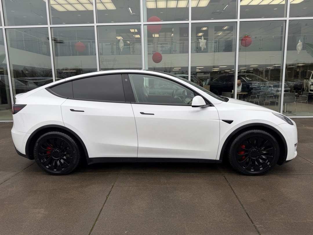 2022 Tesla Model Y Performance - Image 8