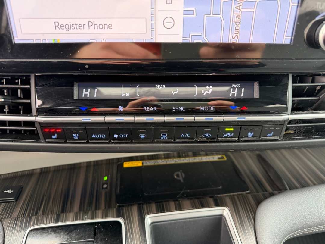 2024 Toyota Sienna Limited - Image 25