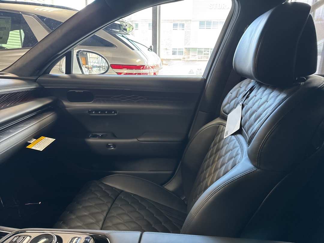 2026 Genesis G90 3.5T eSC - Image 29
