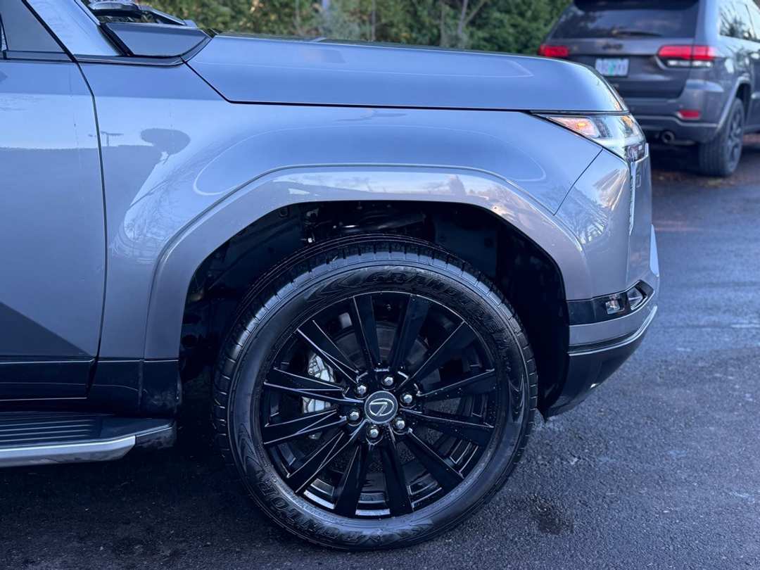 2024 Lexus GX 550 Luxury - Image 18