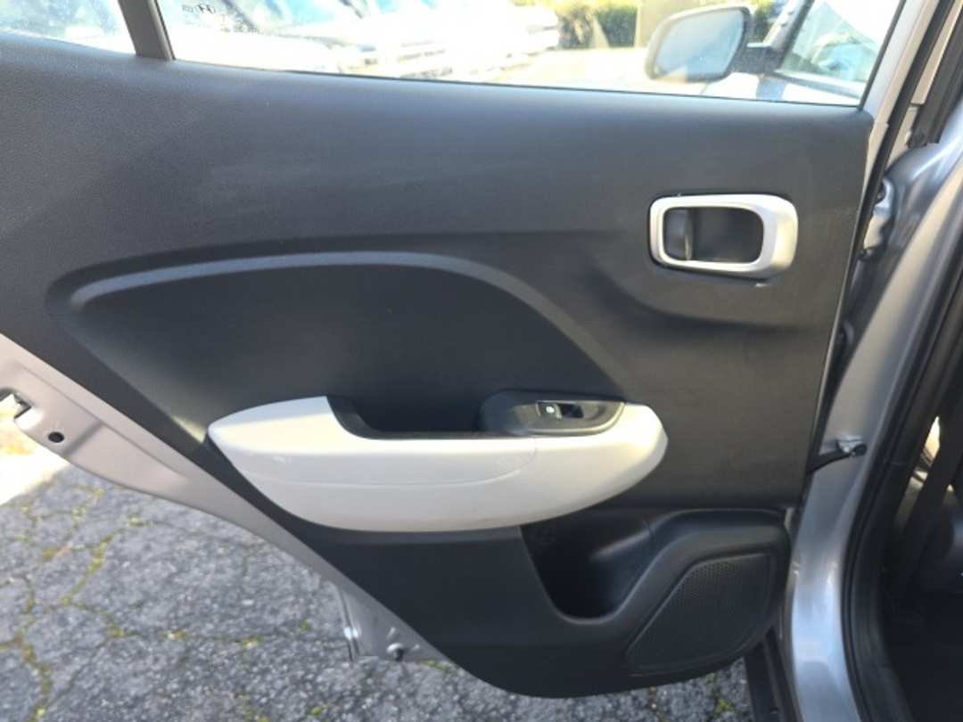 2025 Hyundai Venue SEL - Image 26