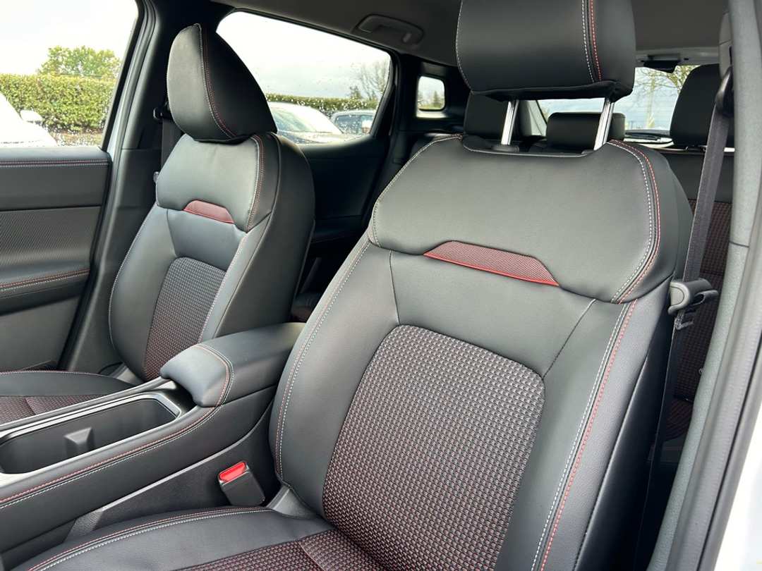 2025 Nissan Kicks SR - Image 20