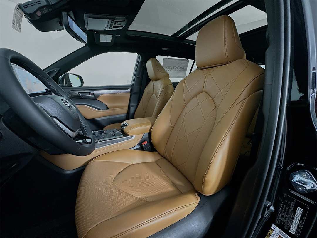 2026 Toyota Highlander Platinum - Image 22