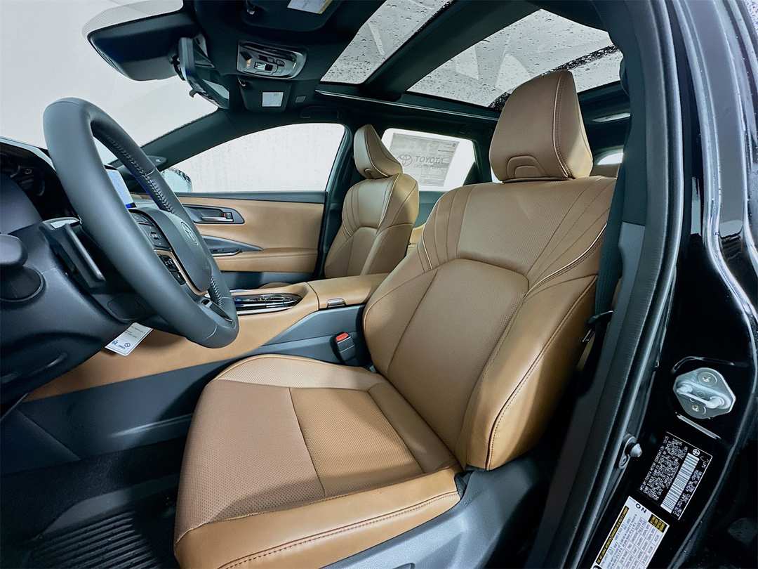 2025 Toyota Crown Signia Limited - Image 22