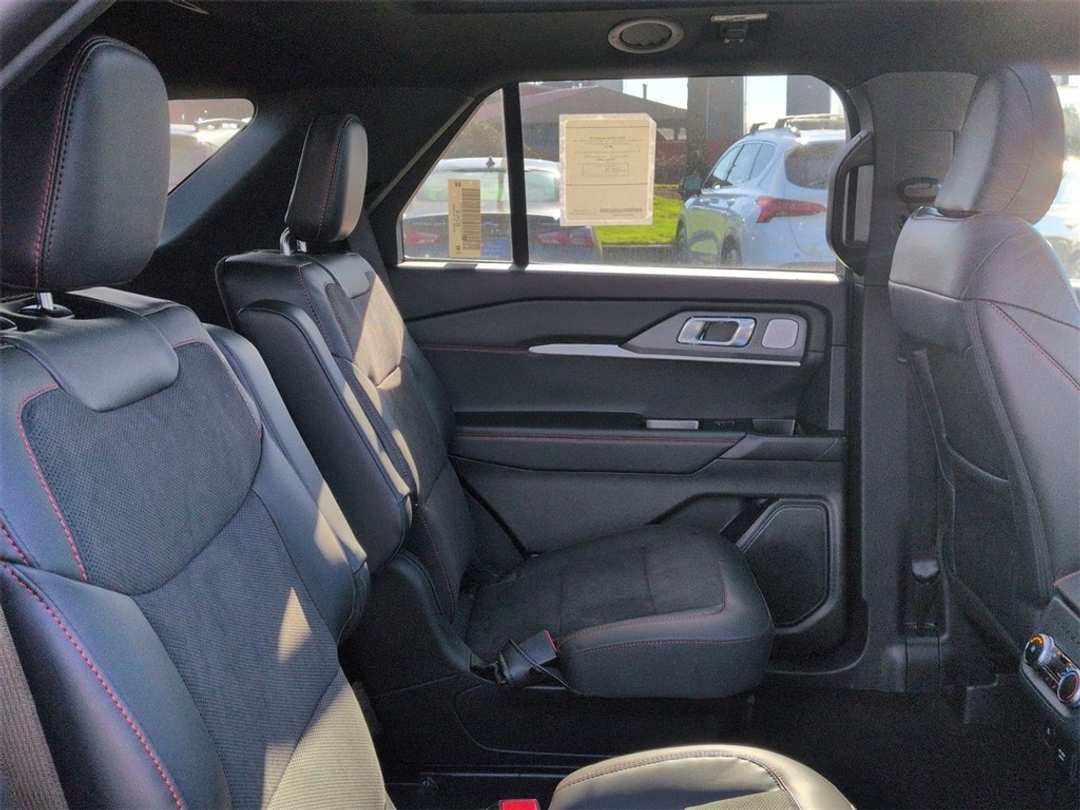 2026 Ford Explorer ST - Image 29
