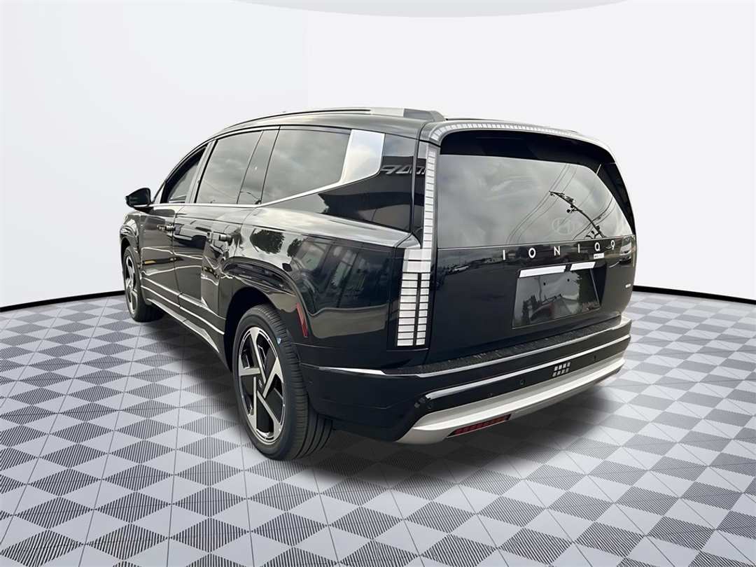 2026 Hyundai Ioniq 9 Performance Limited - Image 8