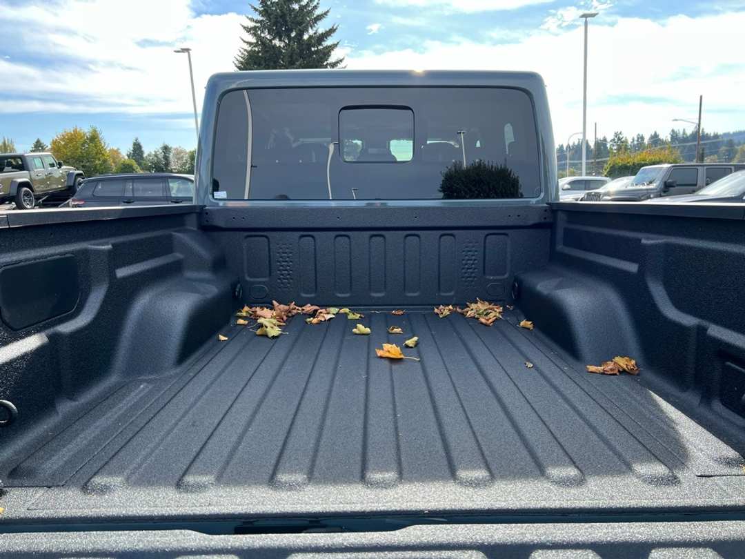 2025 Jeep Gladiator High Tide - Image 10