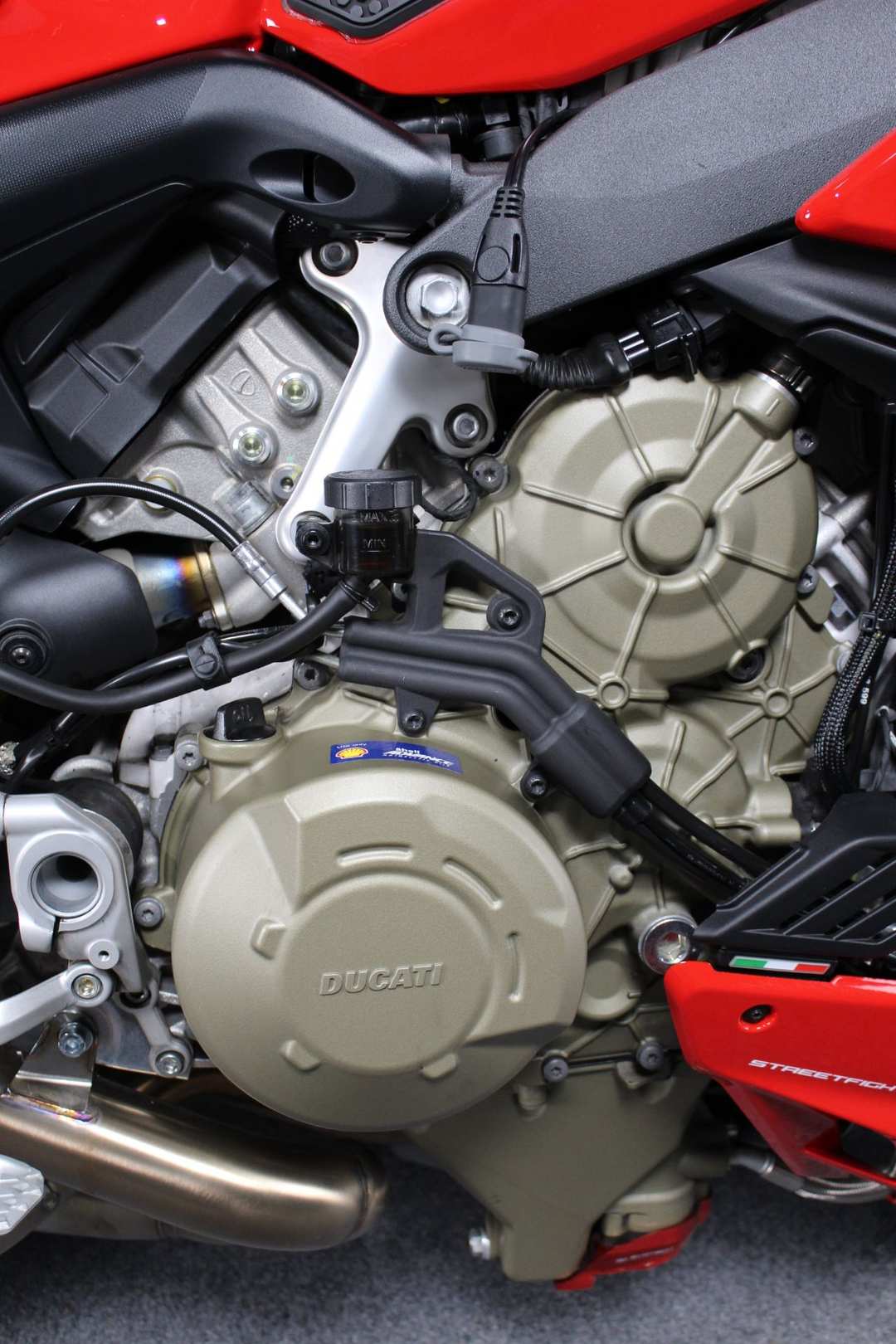 2022 Ducati Streetfighter V4 S - Image 13