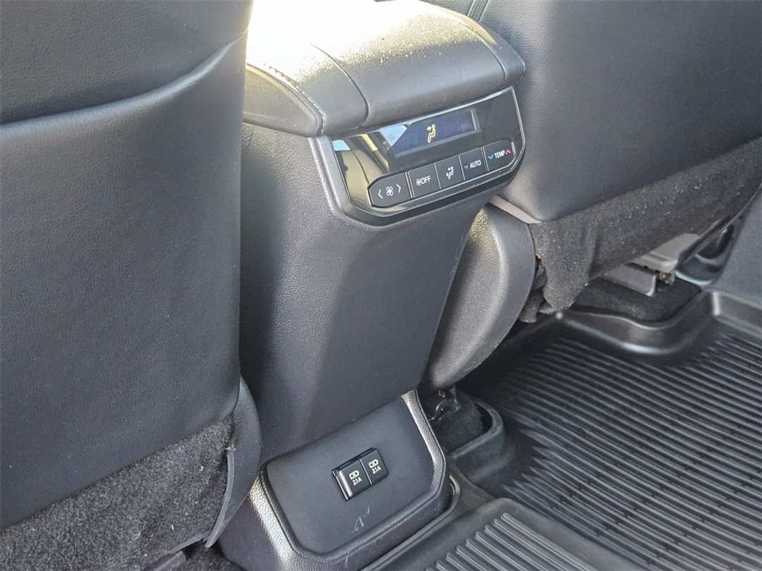 2020 Toyota Highlander XLE - Image 29