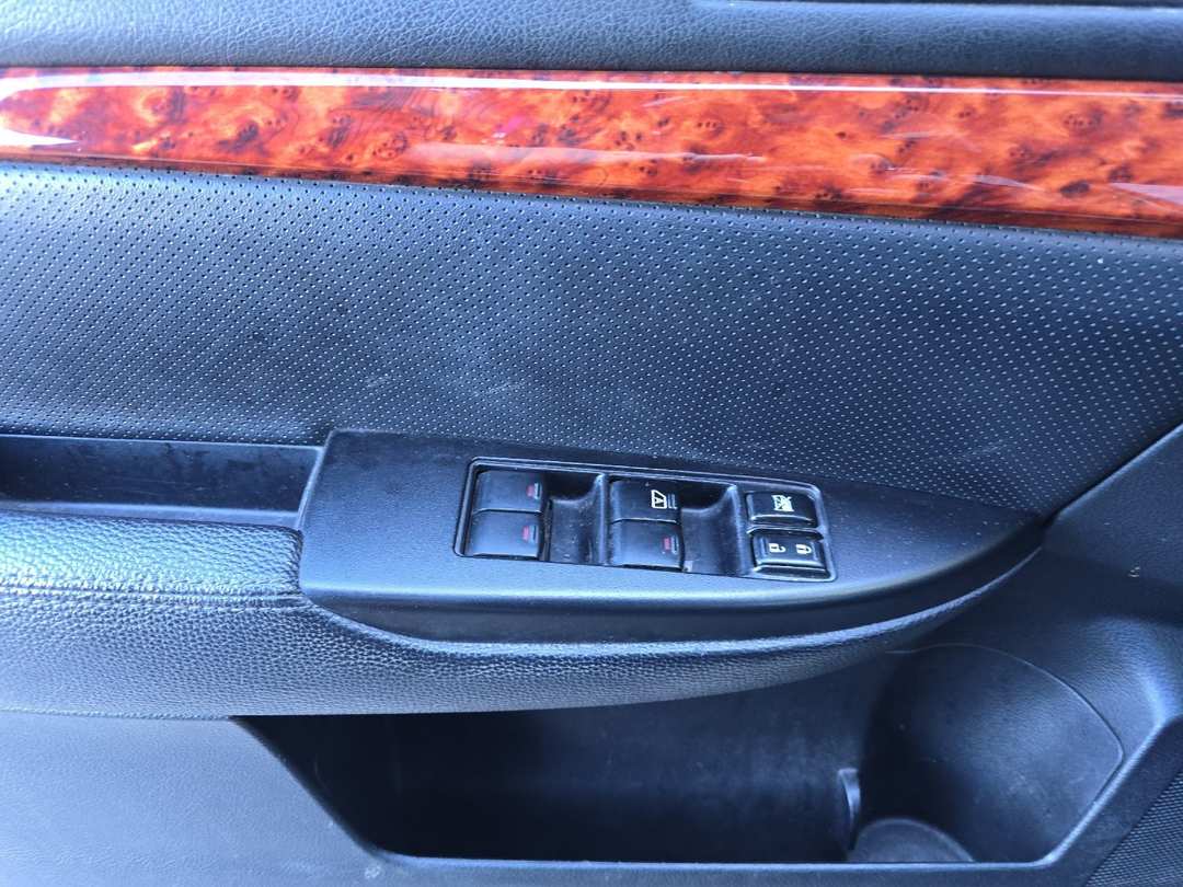 2011 Subaru Outback 2.5i - Image 10