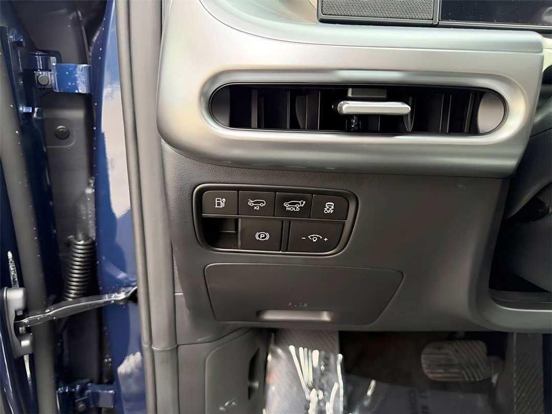 2026 Hyundai Ioniq 9 SEL - Image 16