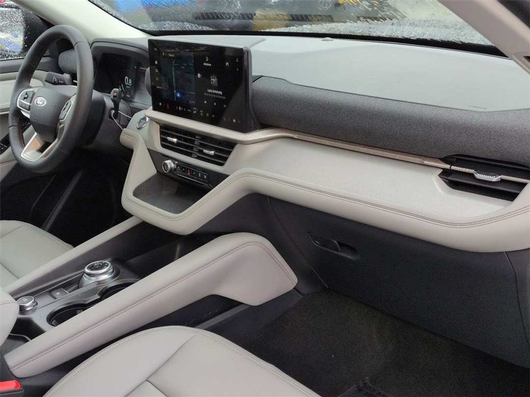 2026 Ford Explorer Active - Image 32