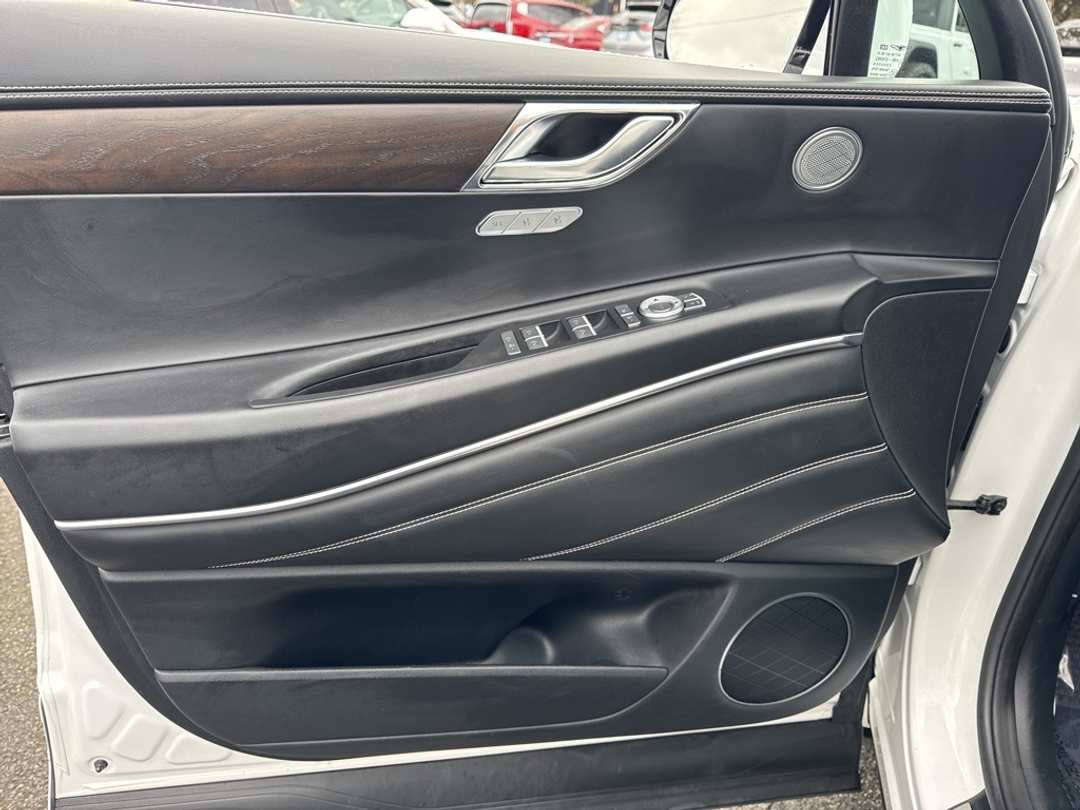 2024 Genesis Gv80 2.5T - Image 17