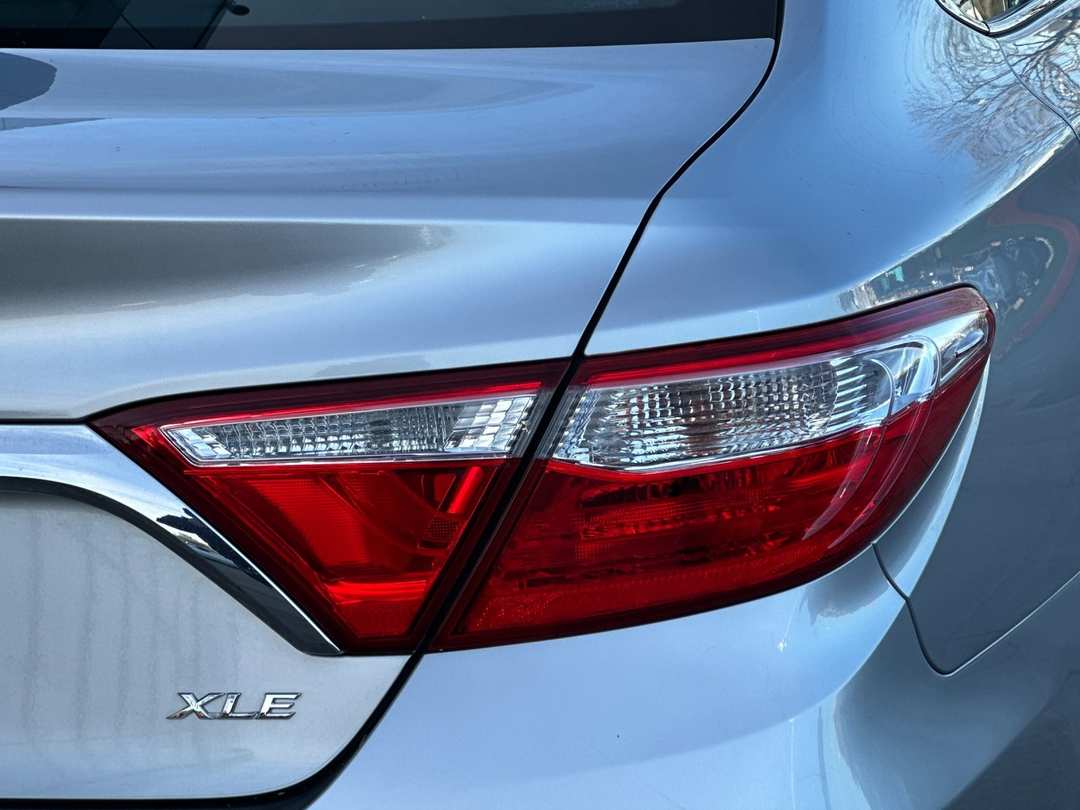 2015 Toyota Camry - Image 23