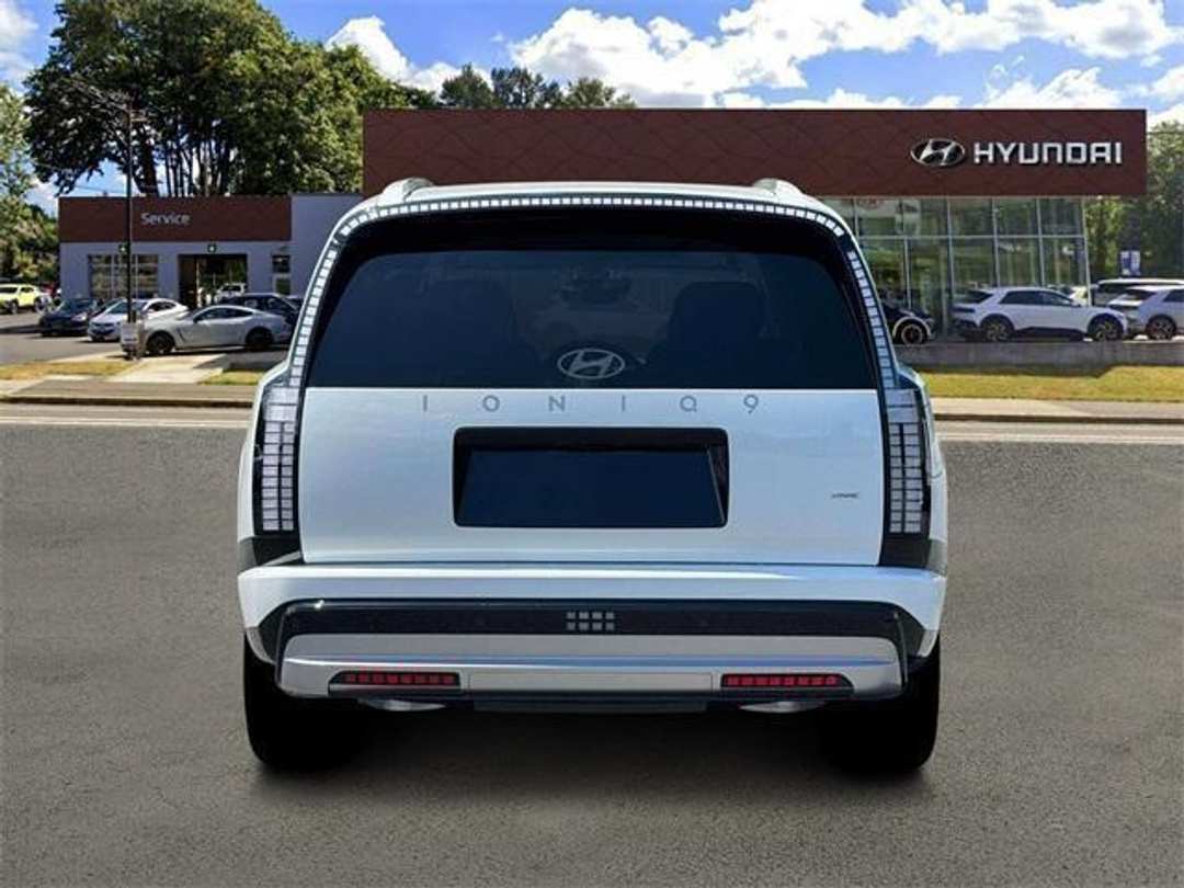 2026 Hyundai Ioniq 9 Performance Limited - Image 9