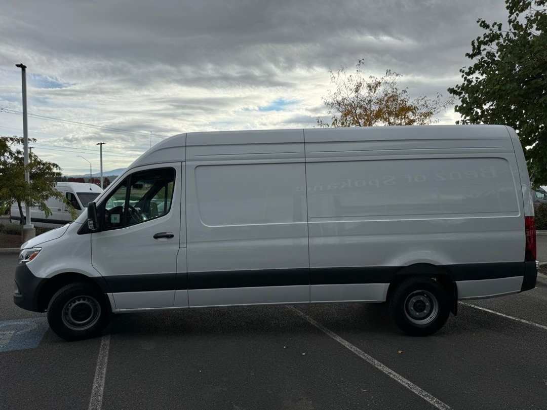 2024 Mercedes-Benz Sprinter 3500 Cargo 170 WB - Image 3