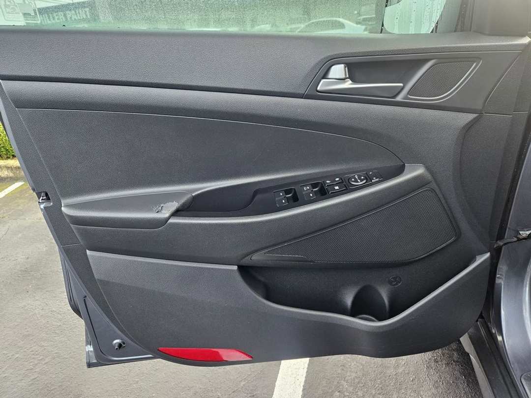 2017 Hyundai Tucson SE - Image 10