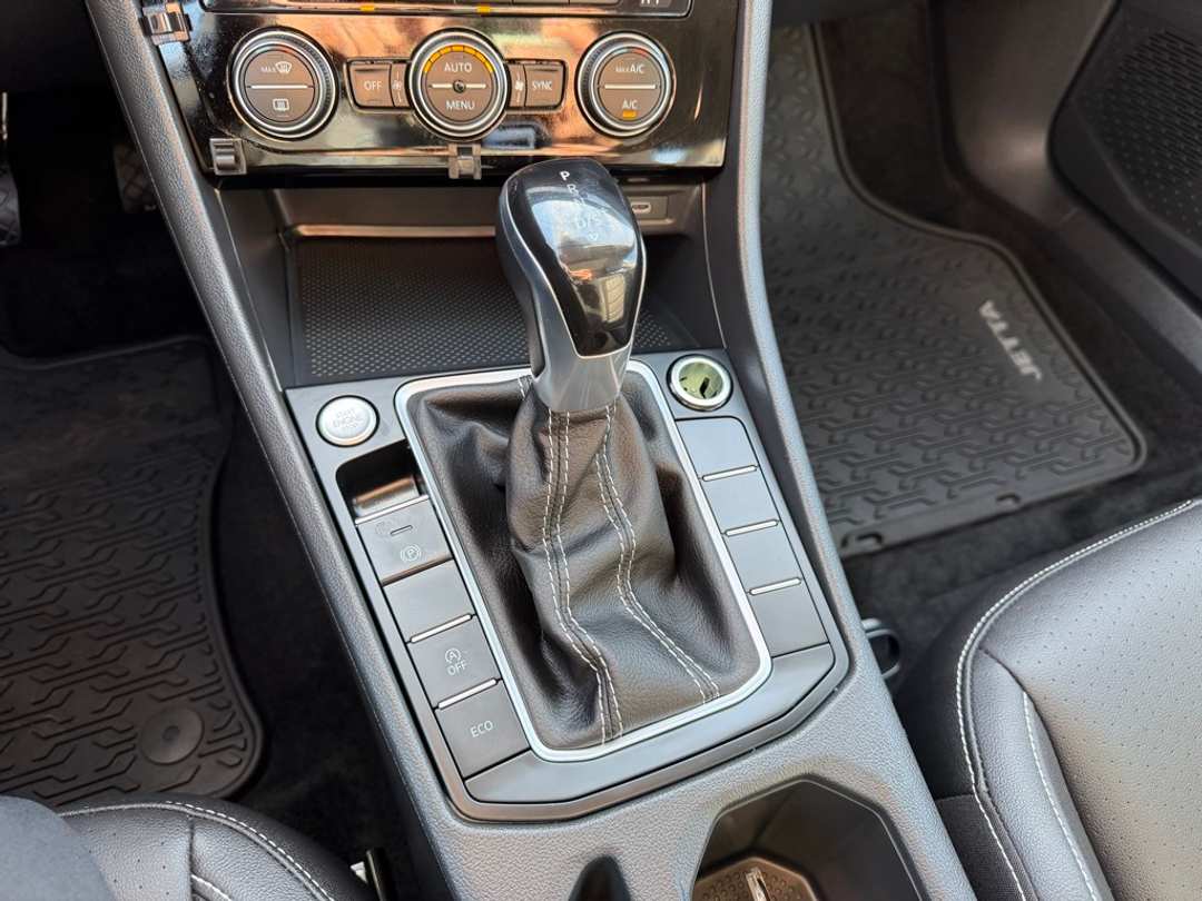 2024 Volkswagen Jetta 1.5T SE - Image 26