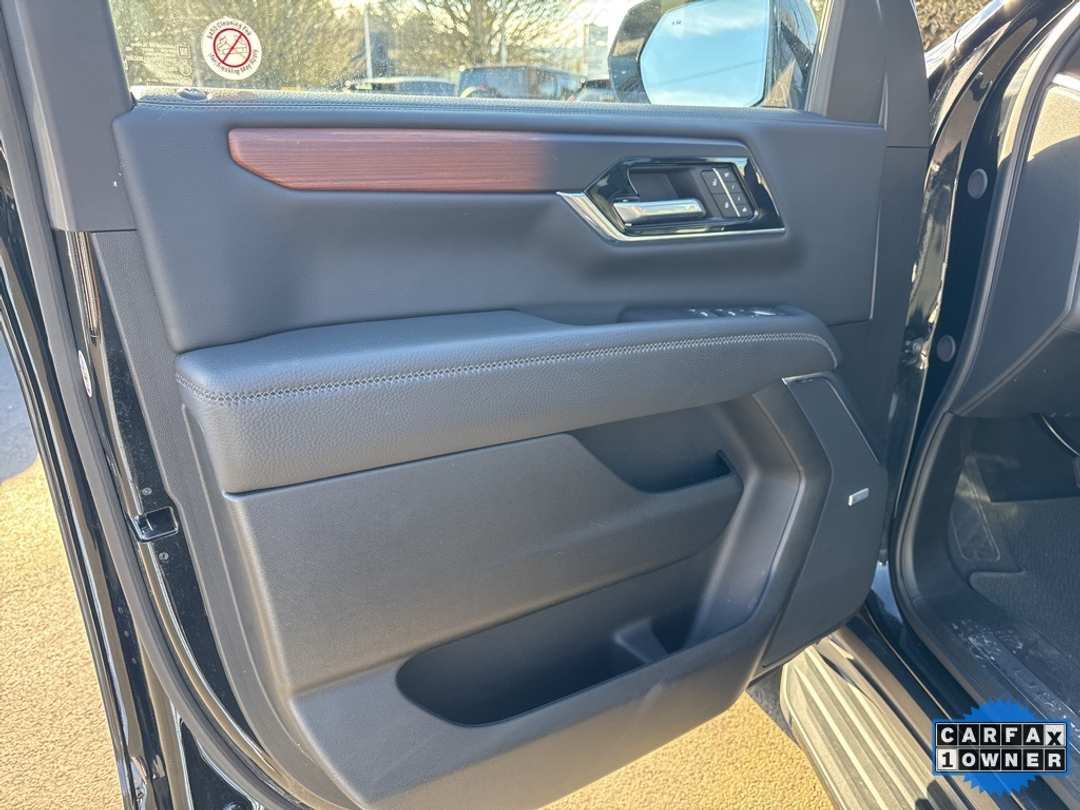 2025 GMC Yukon Denali - Image 16