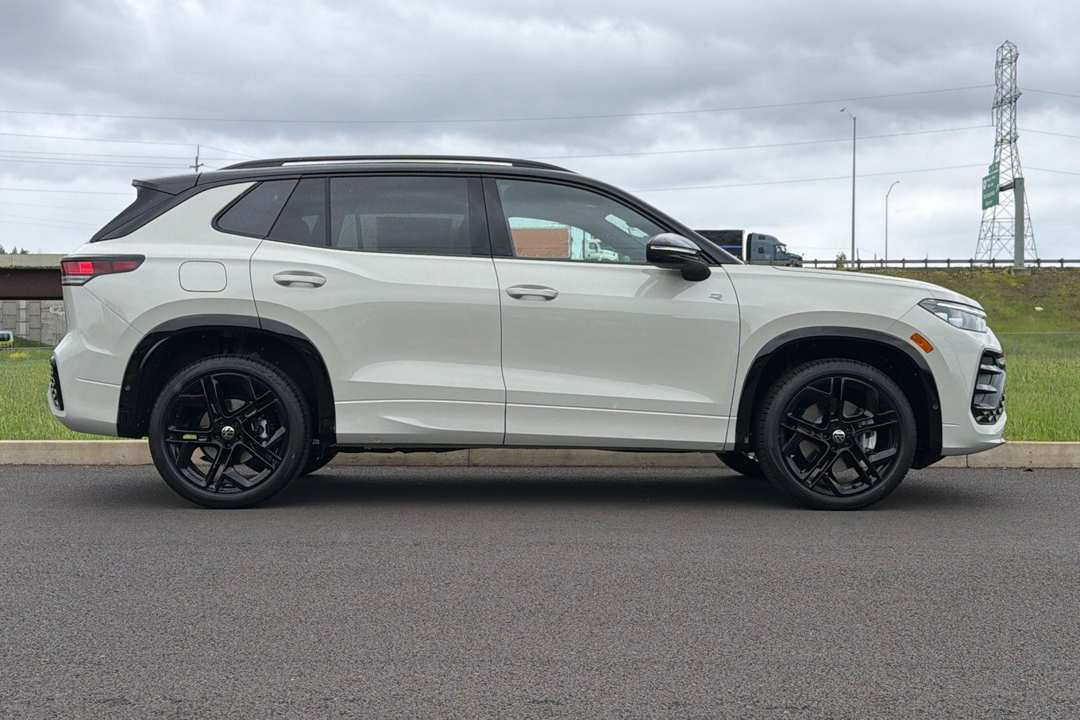 2026 Volkswagen Tiguan 2.0T SE RLine Black - Image 2