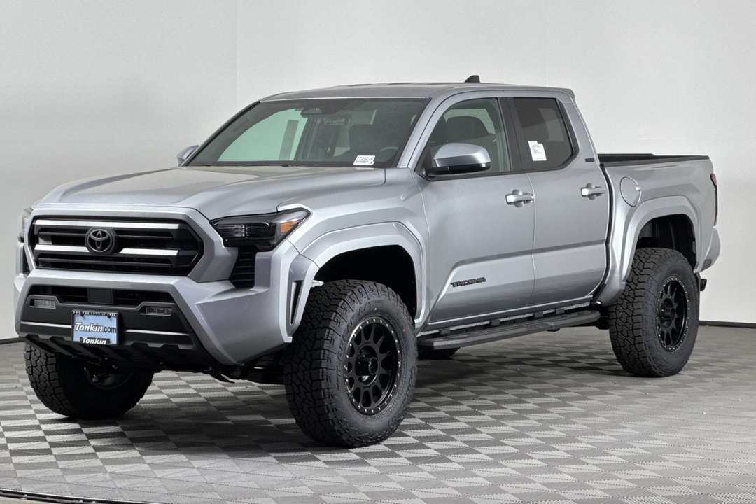 2025 Toyota Tacoma SR5 - Image 8