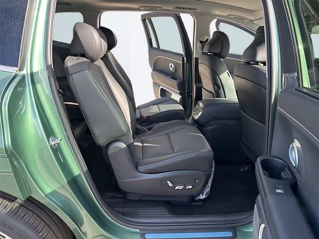 2026 Hyundai Ioniq 9 Performance Calligraphy - Image 11