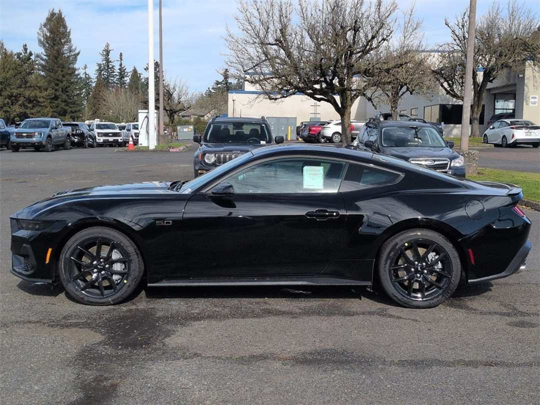 2026 Ford Mustang GT - Image 2