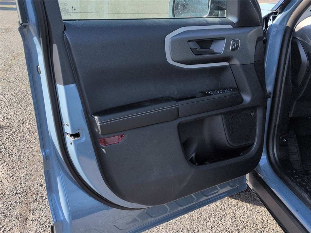 2026 Ford Bronco Sport Outer Banks - Image 9