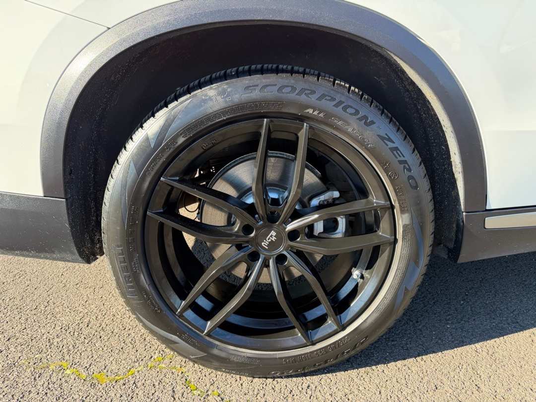 2023 BMW X5 xDrive45e - Image 10