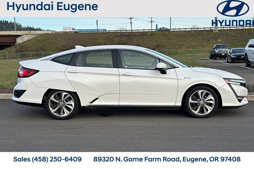 2020 Honda Clarity Touring - Image 2