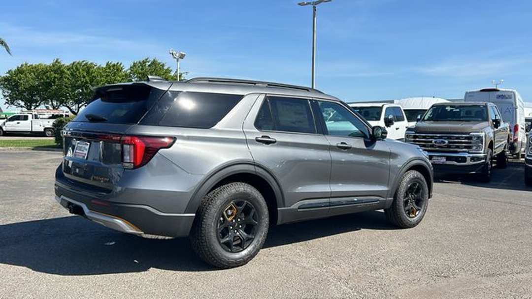 2026 Ford Explorer Tremor - Image 3