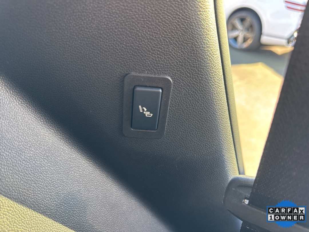 2025 GMC Yukon Denali - Image 41