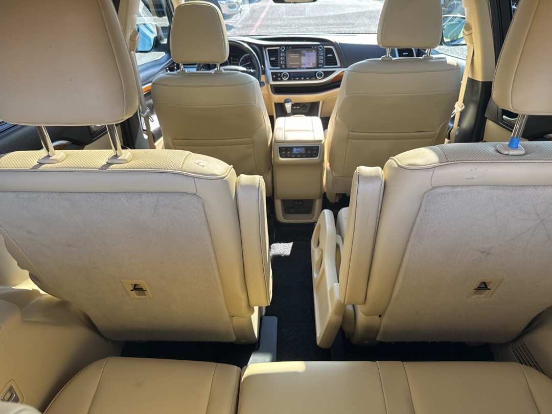 2019 Toyota Highlander - Image 28