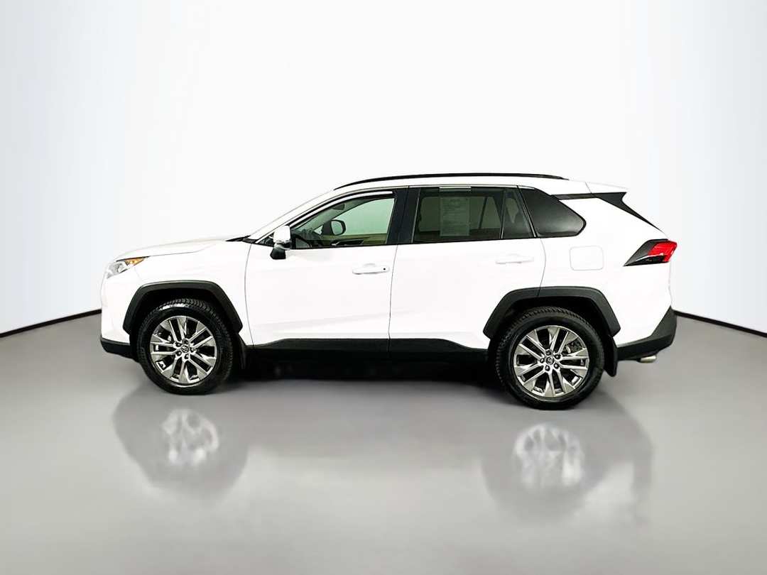 2020 Toyota Rav4 XLE Premium - Image 5