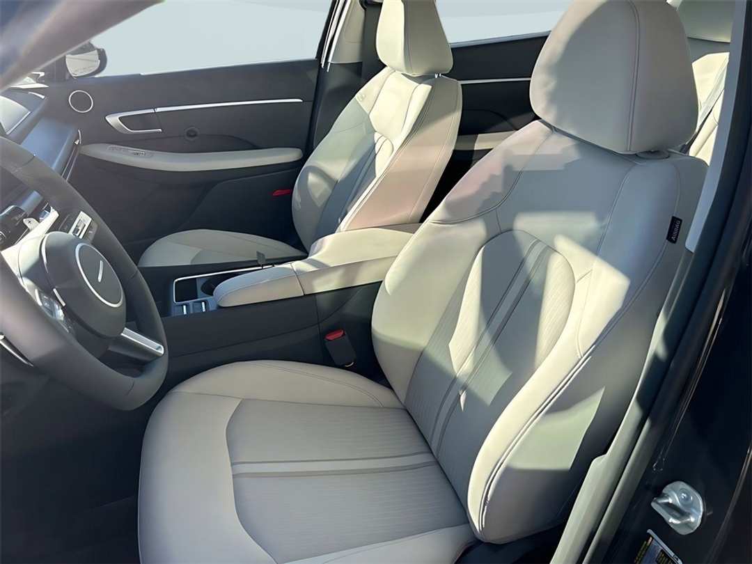 2026 Hyundai Sonata SEL Sport - Image 8