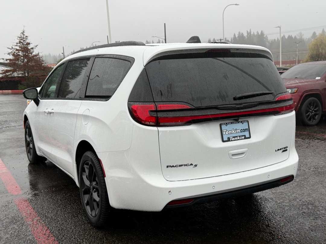 2026 Chrysler Pacifica Limited - Image 6