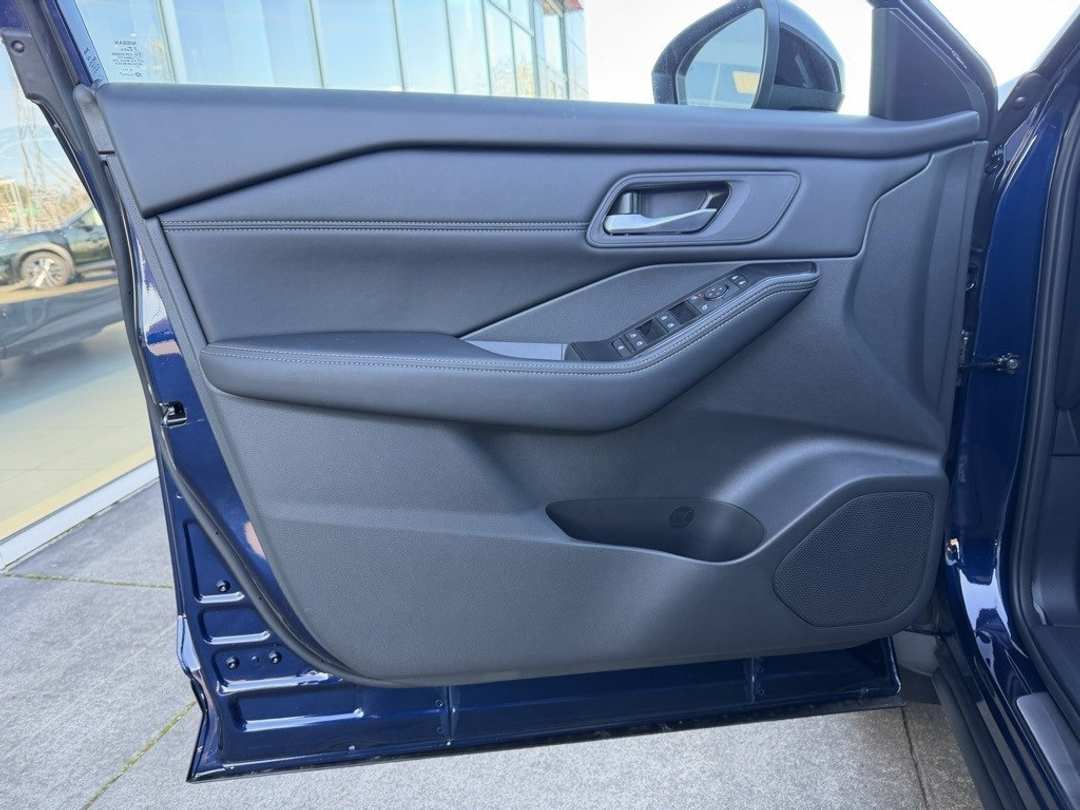 2026 Nissan Rogue Dark Armor - Image 11