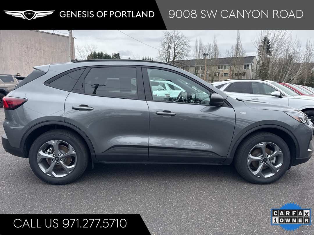 2025 Ford Escape STLine - Image 8