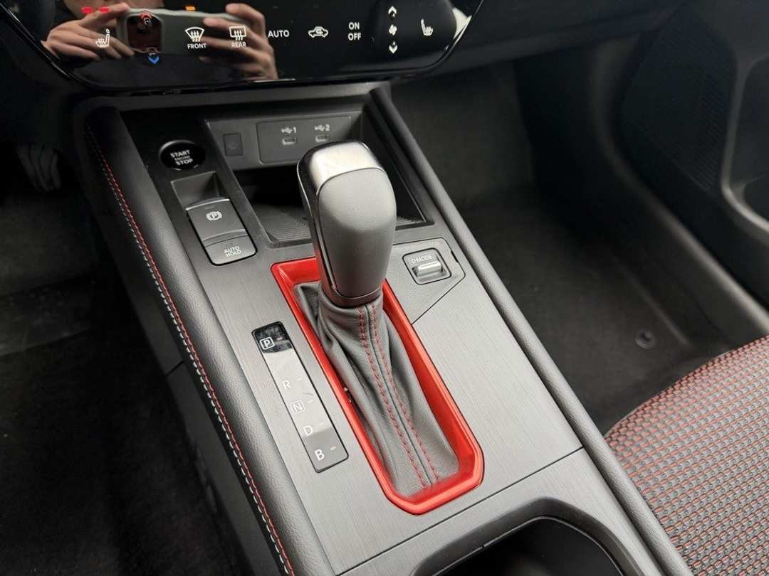 2026 Nissan Kicks SR - Image 25