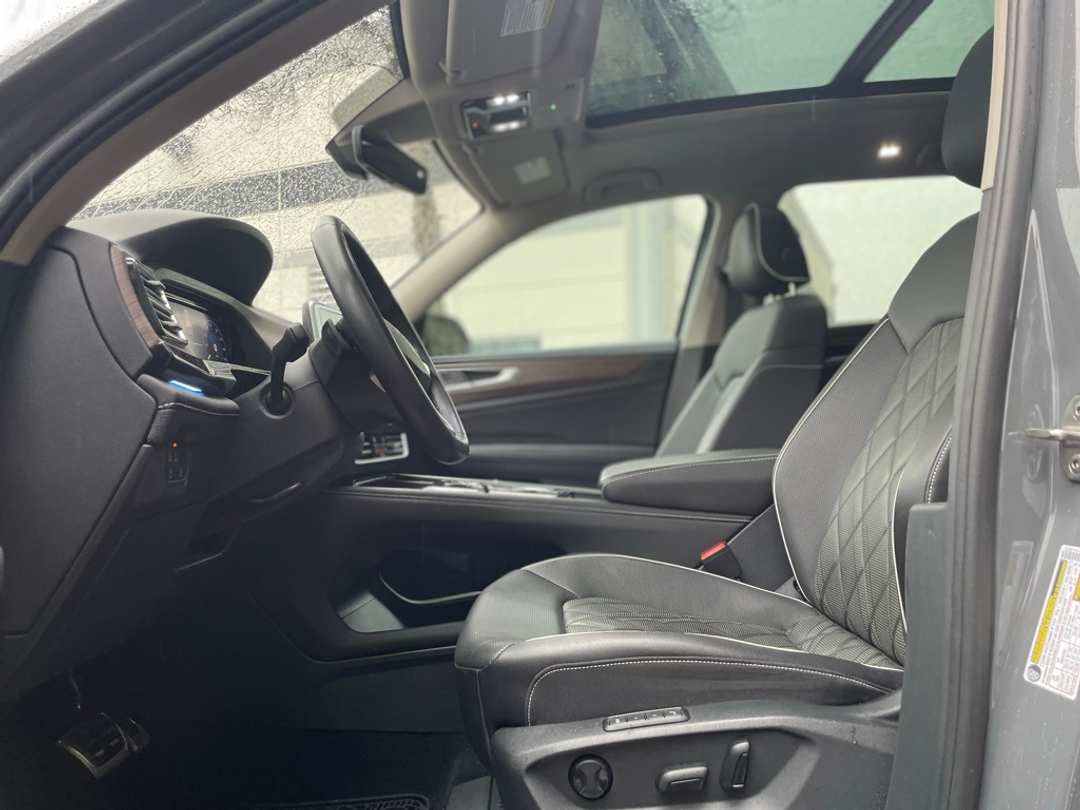 2025 Volkswagen Atlas 2.0T SEL Premium RLine - Image 16