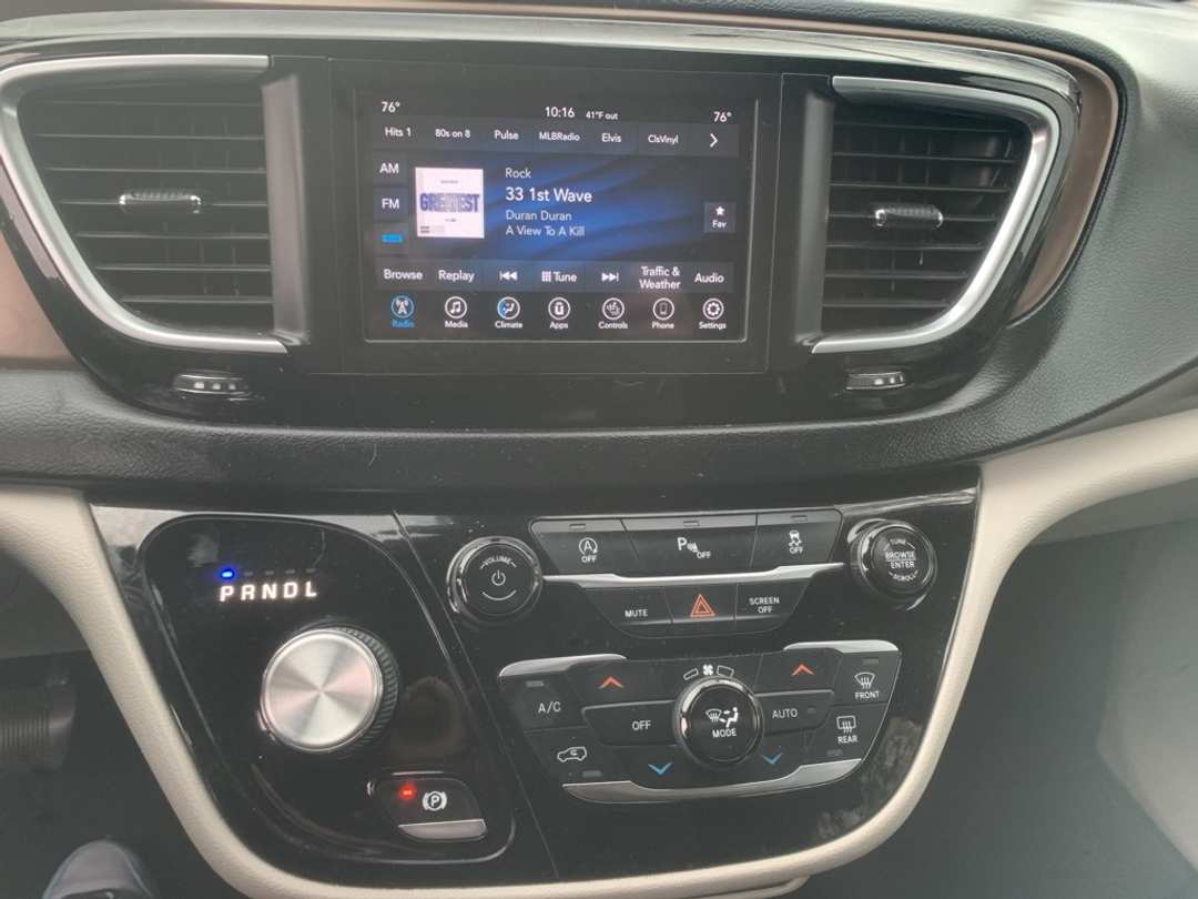 2018 Chrysler Pacifica Touring L - Image 18