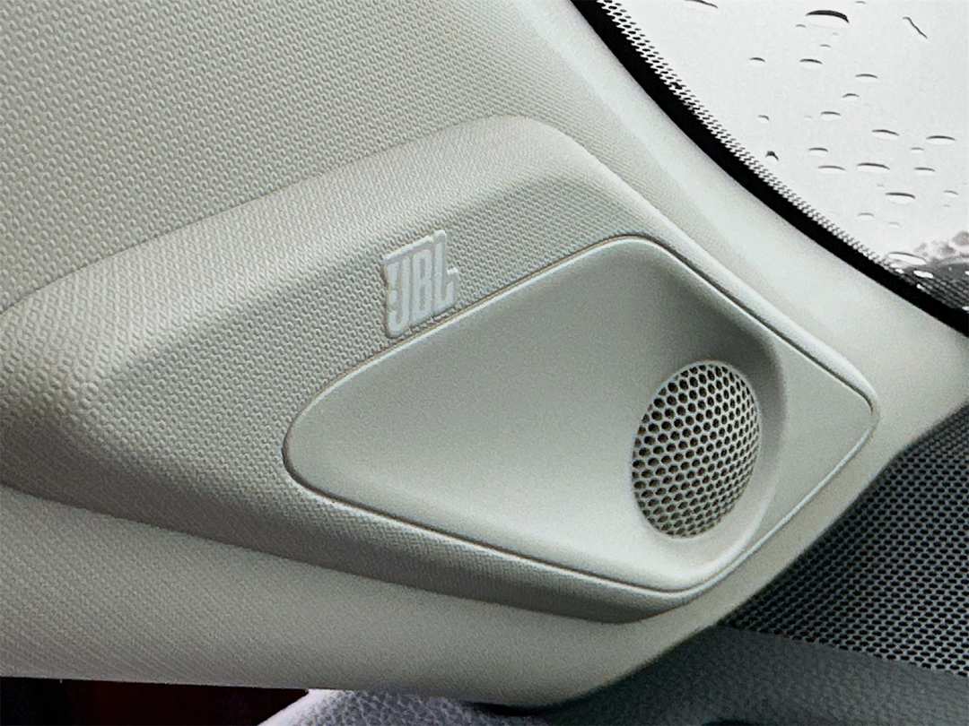 2025 Toyota Rav4 XLE Premium - Image 19