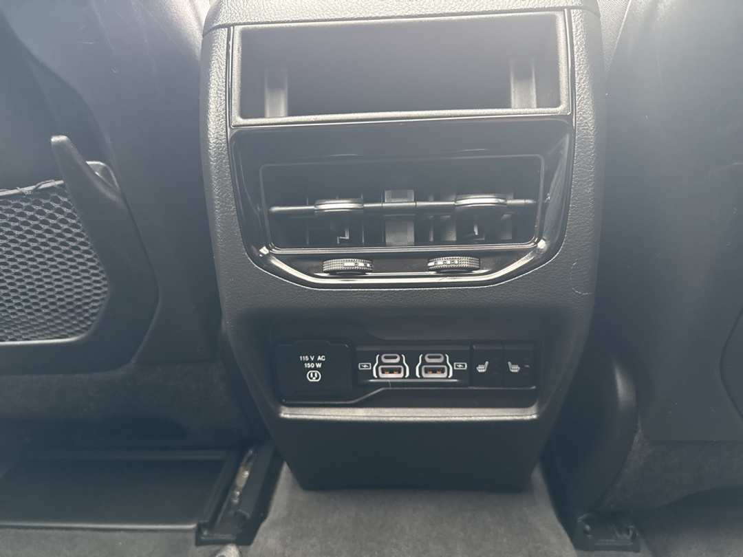 2022 Jeep Grand Cherokee Limited - Image 24