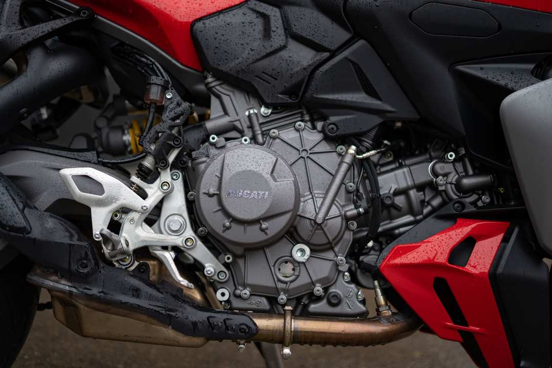 2025 Ducati Streetfighter V2 - Image 6
