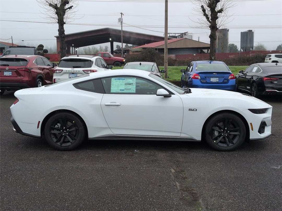2026 Ford Mustang GT - Image 6