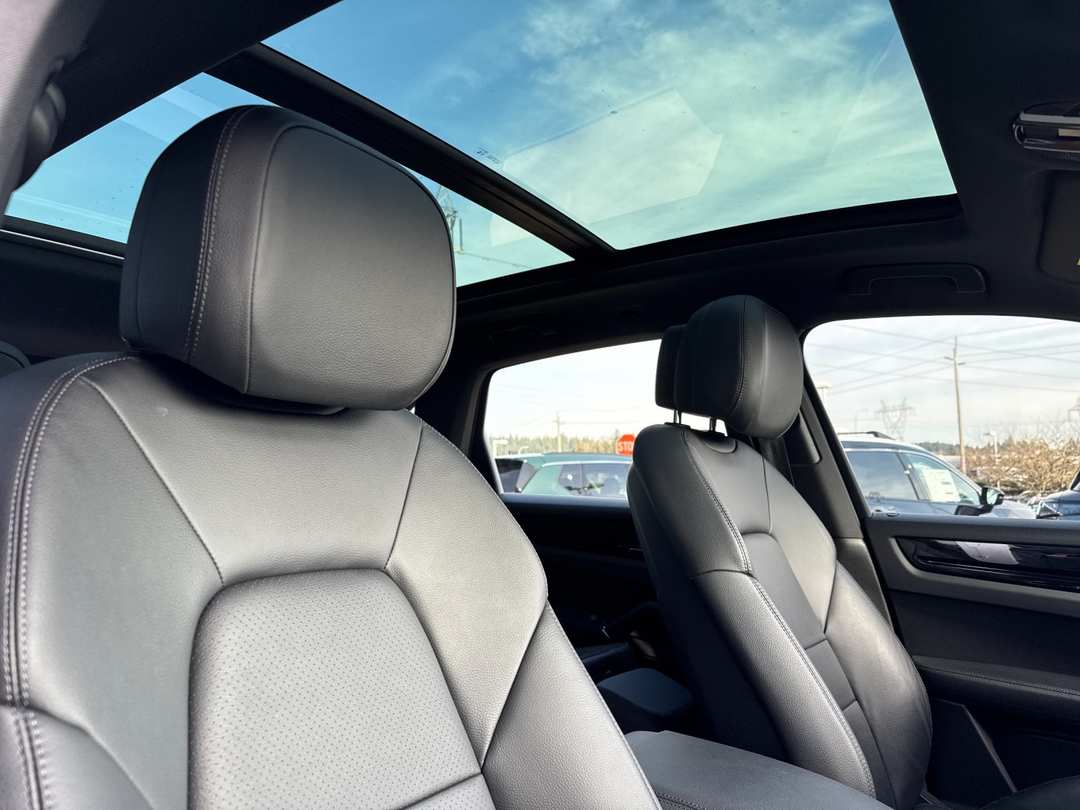 2023 Porsche Cayenne Platinum Edition - Image 16