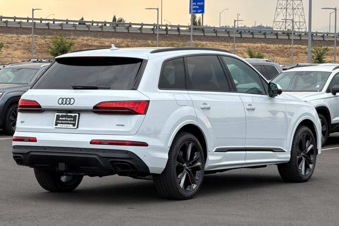 2025 Audi Q7 55 Premium Plus - Image 3