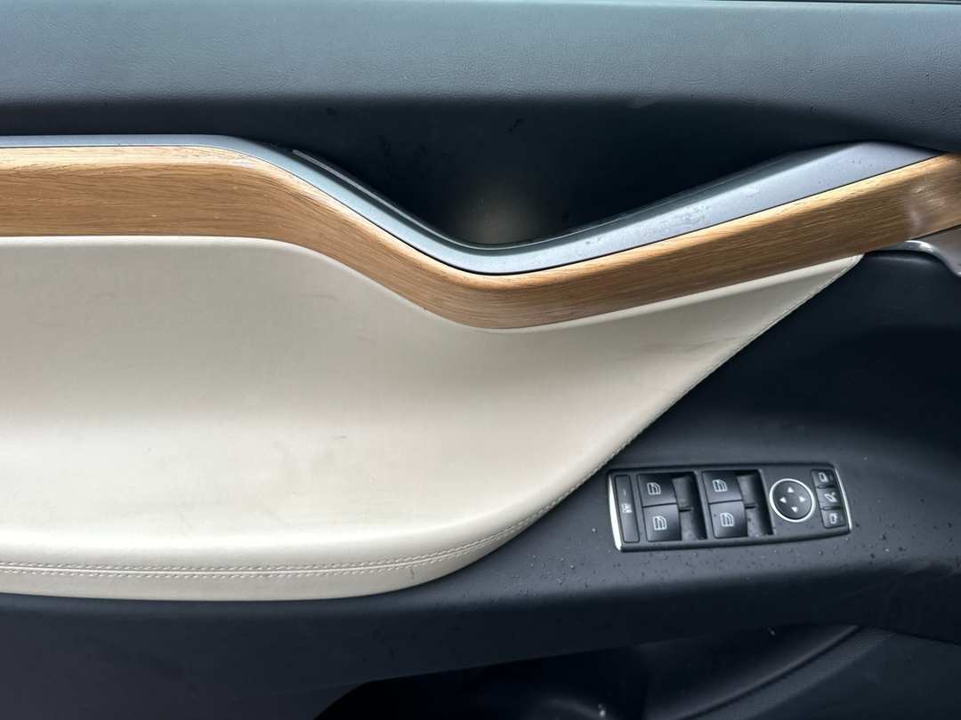 2018 Tesla Model X 100D - Image 10