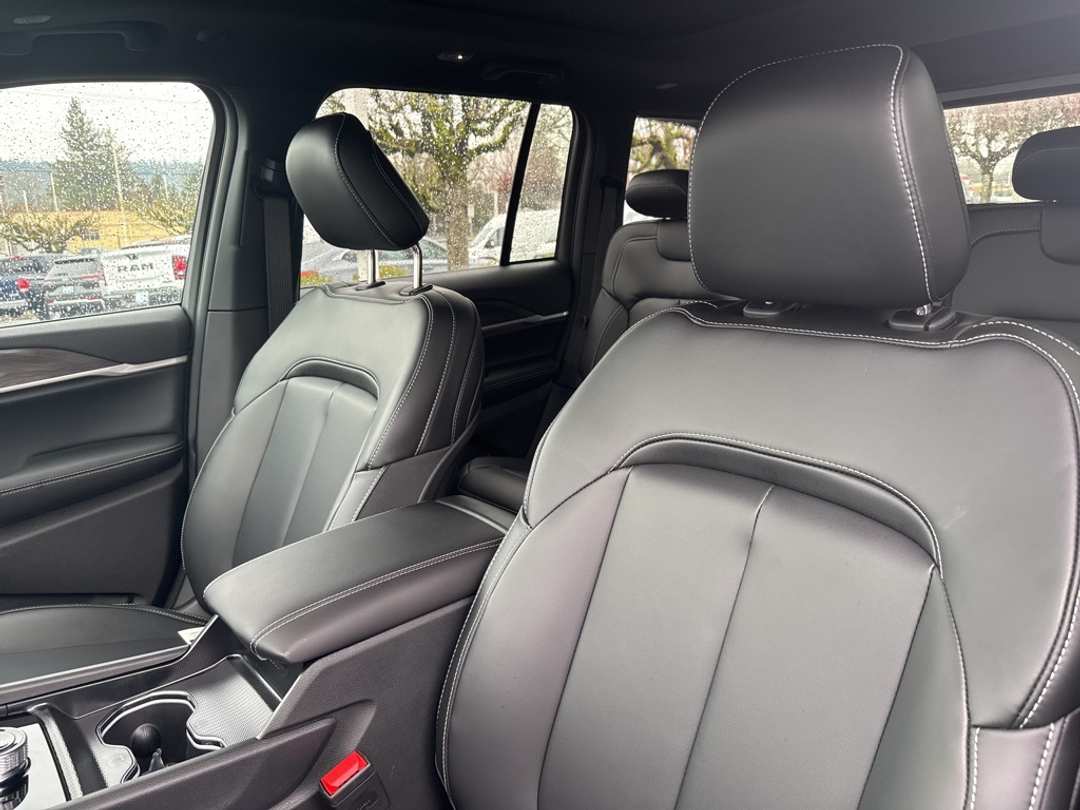 2026 Jeep Grand Cherokee Limited - Image 11