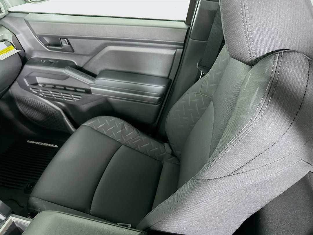 2025 Toyota Tacoma SR5 - Image 22